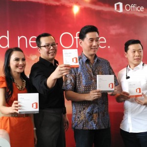 Microsoft Office Business Group Head, Microsoft Indonesia, membeberkan hasil riset Microsoft di kawasan Asia Pasifik, yang menyatakan bahwa Indonesia menempati posisi teratas untuk banyaknya jumah pegawai yang bekerja di luar kantor.